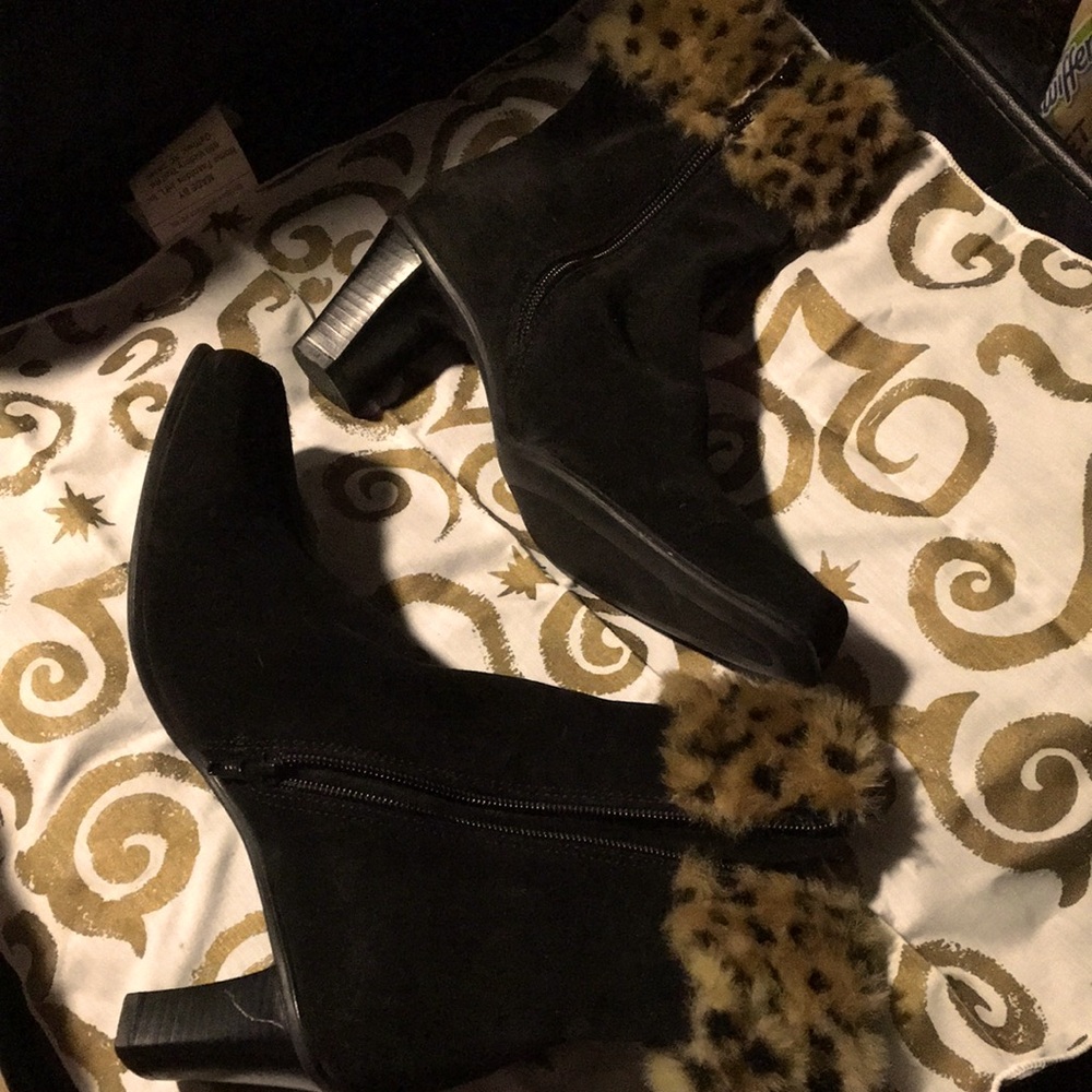 Beautiful la canadienne boots size 7